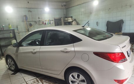 Hyundai Solaris II рестайлинг, 2015 год, 1 050 000 рублей, 3 фотография