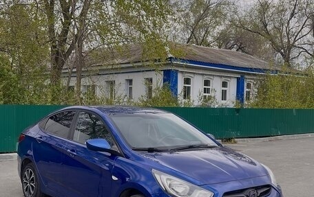 Hyundai Solaris II рестайлинг, 2011 год, 700 000 рублей, 3 фотография