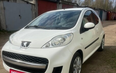 Peugeot 107 I рестайлинг, 2011 год, 560 000 рублей, 2 фотография
