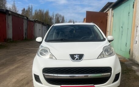 Peugeot 107 I рестайлинг, 2011 год, 560 000 рублей, 3 фотография