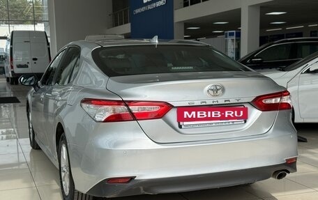 Toyota Camry, 2019 год, 2 950 000 рублей, 6 фотография