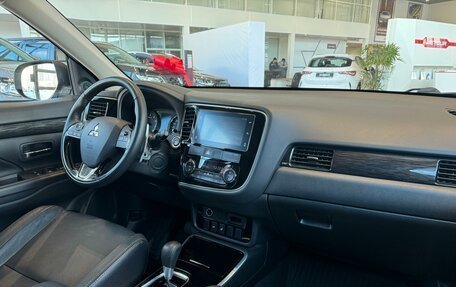 Mitsubishi Outlander III рестайлинг 3, 2018 год, 2 420 000 рублей, 9 фотография
