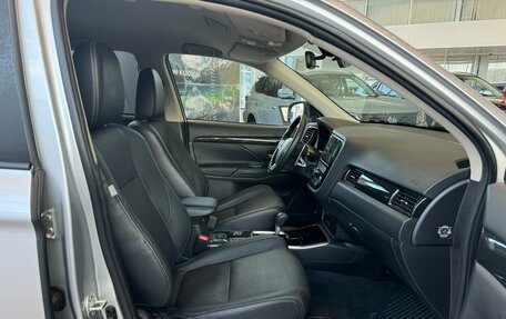 Mitsubishi Outlander III рестайлинг 3, 2018 год, 2 420 000 рублей, 30 фотография