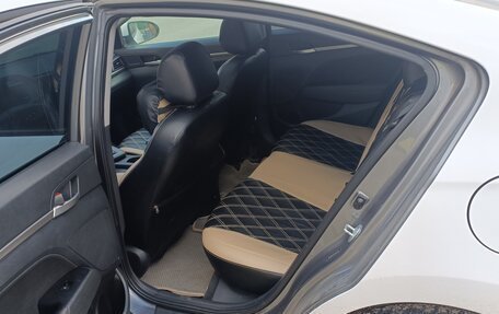 Hyundai Elantra VI рестайлинг, 2018 год, 1 750 000 рублей, 7 фотография