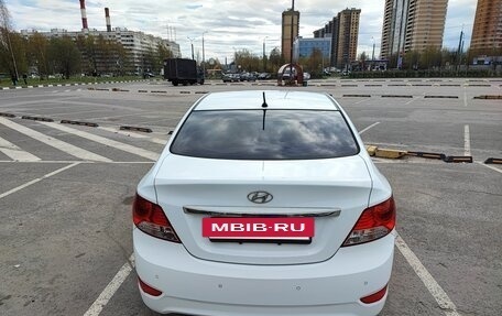 Hyundai Solaris II рестайлинг, 2011 год, 700 000 рублей, 5 фотография