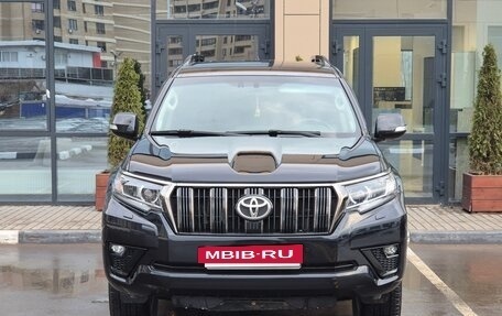 Toyota Land Cruiser Prado 150 рестайлинг 2, 2021 год, 6 450 000 рублей, 2 фотография