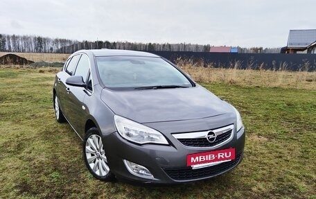Opel Astra J, 2011 год, 580 000 рублей, 2 фотография