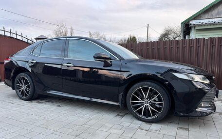 Toyota Camry, 2020 год, 3 450 000 рублей, 4 фотография