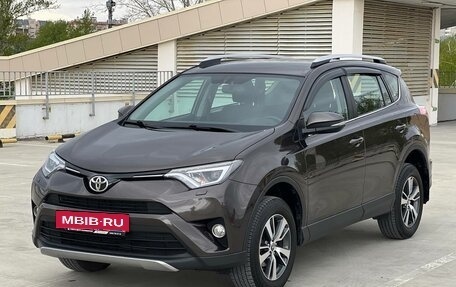 Toyota RAV4, 2018 год, 2 580 000 рублей, 2 фотография