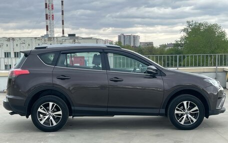 Toyota RAV4, 2018 год, 2 580 000 рублей, 11 фотография