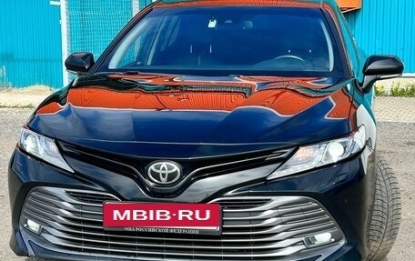 Toyota Camry, 2018 год, 2 400 000 рублей, 2 фотография