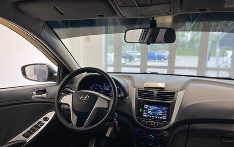 Hyundai Solaris II рестайлинг, 2013 год, 800 000 рублей, 12 фотография