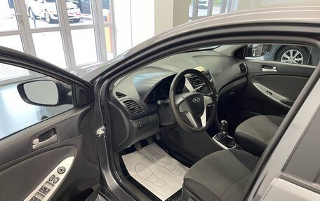 Hyundai Solaris II рестайлинг, 2013 год, 800 000 рублей, 8 фотография