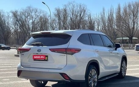 Toyota Highlander, 2022 год, 5 000 000 рублей, 3 фотография