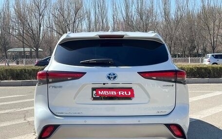 Toyota Highlander, 2022 год, 5 000 000 рублей, 4 фотография