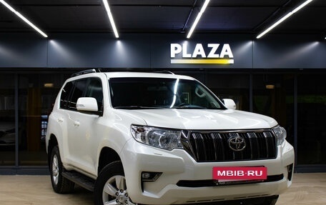 Toyota Land Cruiser Prado 150 рестайлинг 2, 2018 год, 4 279 000 рублей, 2 фотография