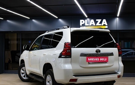 Toyota Land Cruiser Prado 150 рестайлинг 2, 2018 год, 4 279 000 рублей, 3 фотография