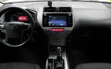 Toyota Land Cruiser Prado 150 рестайлинг 2, 2018 год, 4 279 000 рублей, 13 фотография
