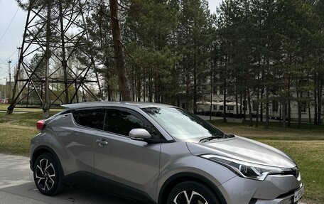 Toyota C-HR I рестайлинг, 2017 год, 2 850 000 рублей, 4 фотография