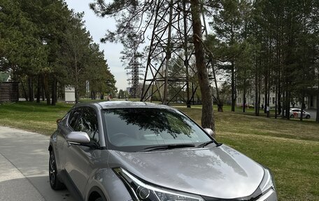 Toyota C-HR I рестайлинг, 2017 год, 2 850 000 рублей, 3 фотография