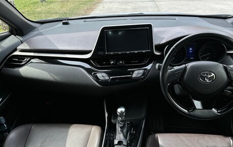 Toyota C-HR I рестайлинг, 2017 год, 2 850 000 рублей, 13 фотография