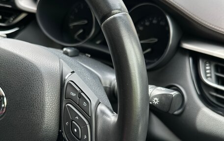 Toyota C-HR I рестайлинг, 2017 год, 2 850 000 рублей, 10 фотография