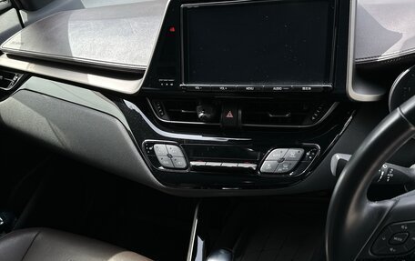 Toyota C-HR I рестайлинг, 2017 год, 2 850 000 рублей, 11 фотография