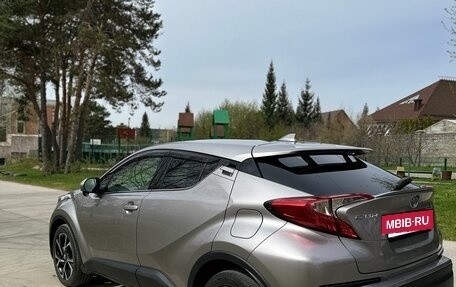Toyota C-HR I рестайлинг, 2017 год, 2 850 000 рублей, 6 фотография