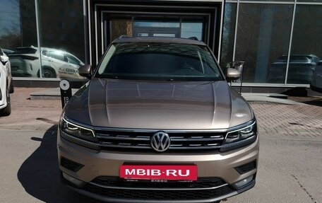 Volkswagen Tiguan II, 2017 год, 2 399 000 рублей, 2 фотография