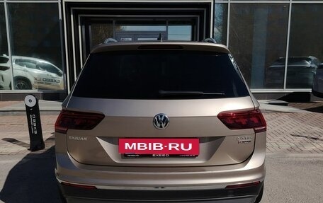 Volkswagen Tiguan II, 2017 год, 2 399 000 рублей, 6 фотография