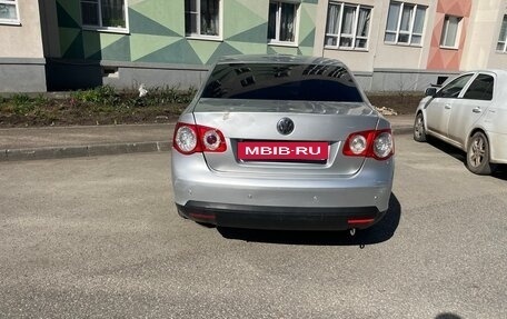 Volkswagen Jetta VI, 2009 год, 590 000 рублей, 3 фотография