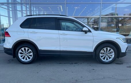 Volkswagen Tiguan II, 2021 год, 2 999 000 рублей, 3 фотография