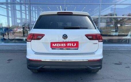 Volkswagen Tiguan II, 2021 год, 2 999 000 рублей, 5 фотография