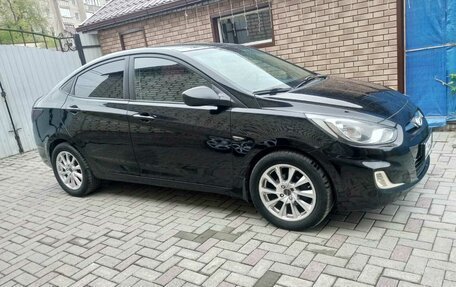 Hyundai Solaris II рестайлинг, 2011 год, 770 000 рублей, 4 фотография