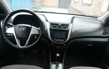 Hyundai Solaris II рестайлинг, 2011 год, 770 000 рублей, 5 фотография