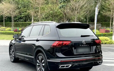 Volkswagen Tiguan II, 2022 год, 2 600 000 рублей, 4 фотография