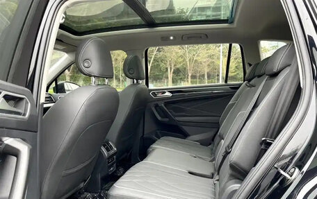 Volkswagen Tiguan II, 2022 год, 2 600 000 рублей, 8 фотография