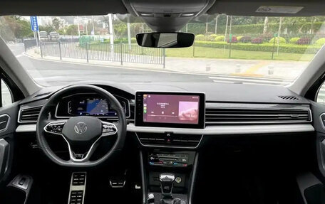 Volkswagen Tiguan II, 2022 год, 2 600 000 рублей, 12 фотография