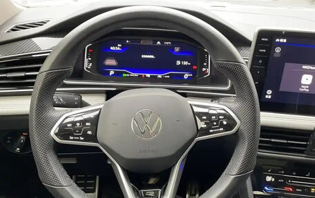 Volkswagen Tiguan II, 2022 год, 2 600 000 рублей, 9 фотография