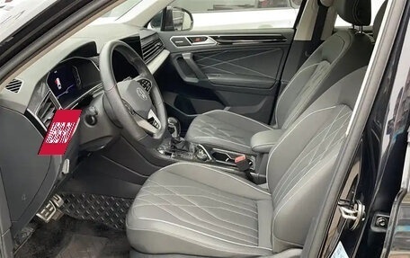 Volkswagen Tiguan II, 2022 год, 2 600 000 рублей, 11 фотография