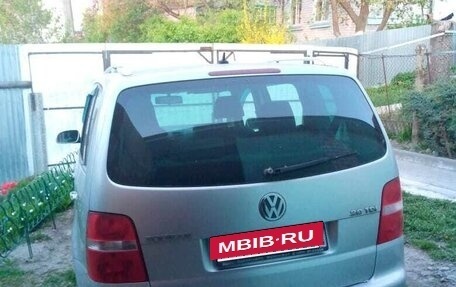 Volkswagen Touran III, 2006 год, 600 000 рублей, 4 фотография