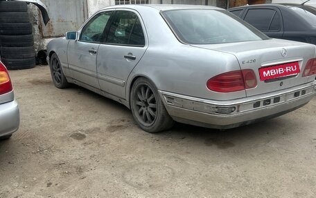Mercedes-Benz E-Класс, 1998 год, 460 000 рублей, 2 фотография