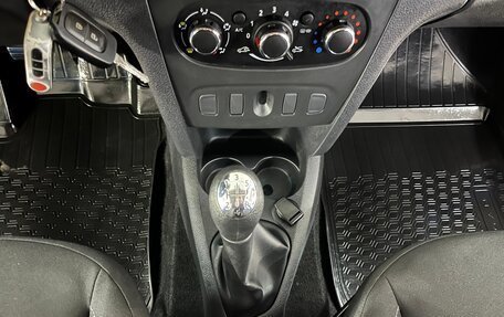 Renault Logan II, 2018 год, 999 000 рублей, 10 фотография