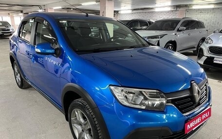 Renault Logan II, 2018 год, 999 000 рублей, 3 фотография