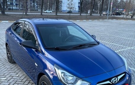 Hyundai Solaris II рестайлинг, 2013 год, 770 000 рублей, 3 фотография