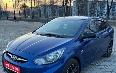 Hyundai Solaris II рестайлинг, 2013 год, 770 000 рублей, 2 фотография