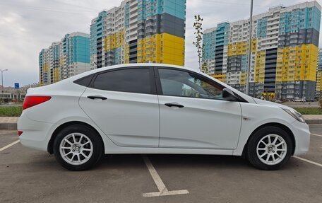 Hyundai Solaris II рестайлинг, 2013 год, 1 050 000 рублей, 3 фотография