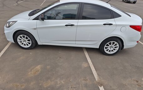 Hyundai Solaris II рестайлинг, 2013 год, 1 050 000 рублей, 8 фотография
