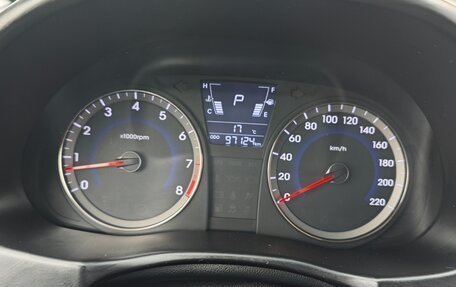 Hyundai Solaris II рестайлинг, 2013 год, 1 050 000 рублей, 12 фотография