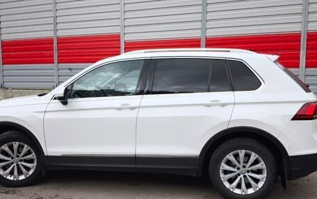 Volkswagen Tiguan II, 2017 год, 2 300 000 рублей, 2 фотография